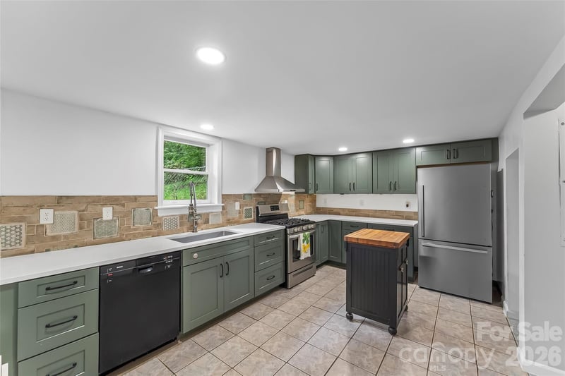 141 Silversteen Dr, Brevard, NC 28712
