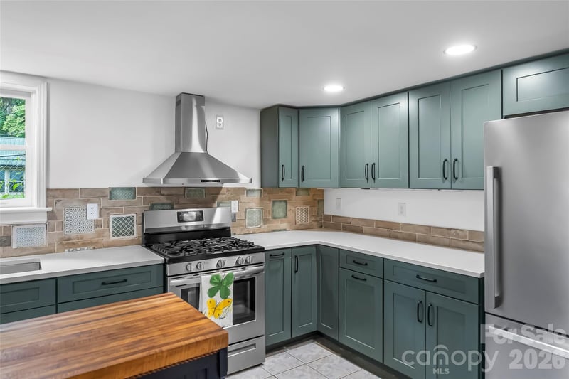 141 Silversteen Dr, Brevard, NC 28712