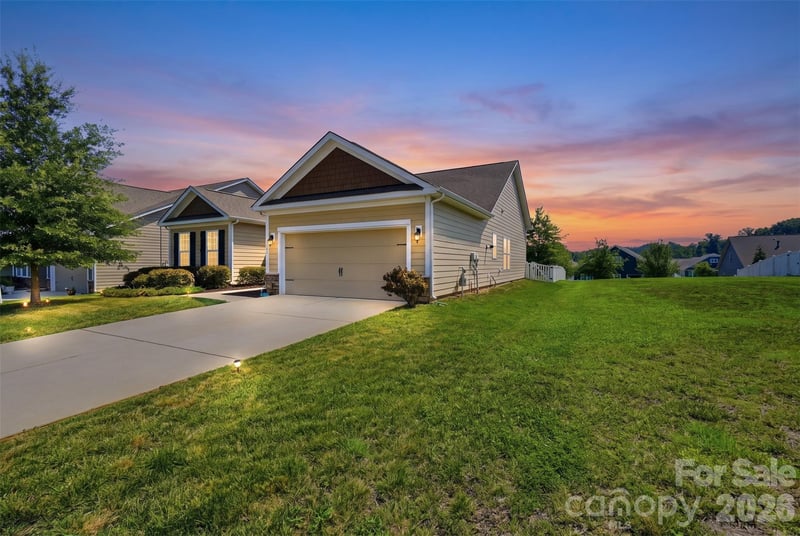 294 Robinwood Ln, Clover, SC 29710