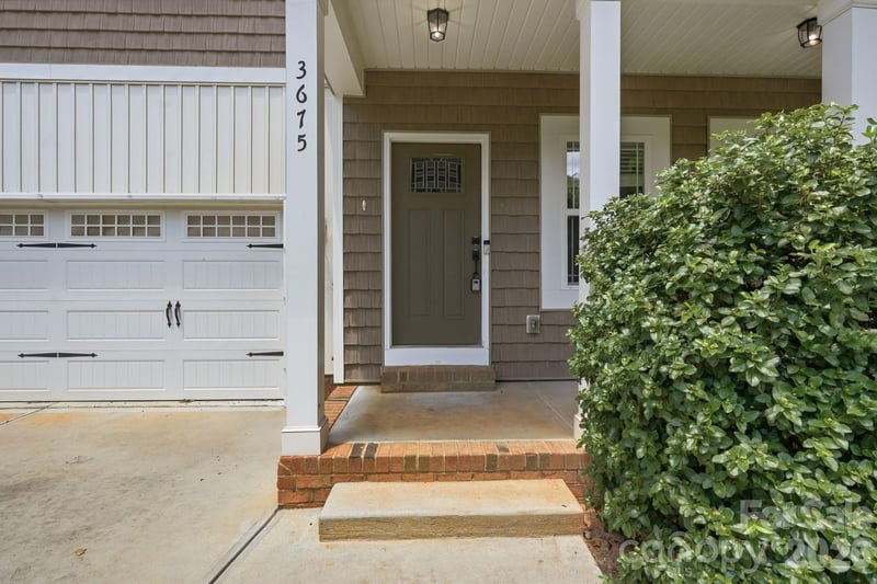 3675 Bay Dr, Sherrills Ford, NC 28673
