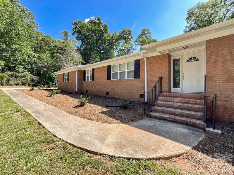6728 Lakeside Dr, Charlotte, NC 28215
