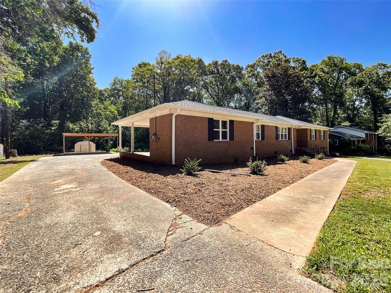 6728 Lakeside Dr, Charlotte, NC 28215