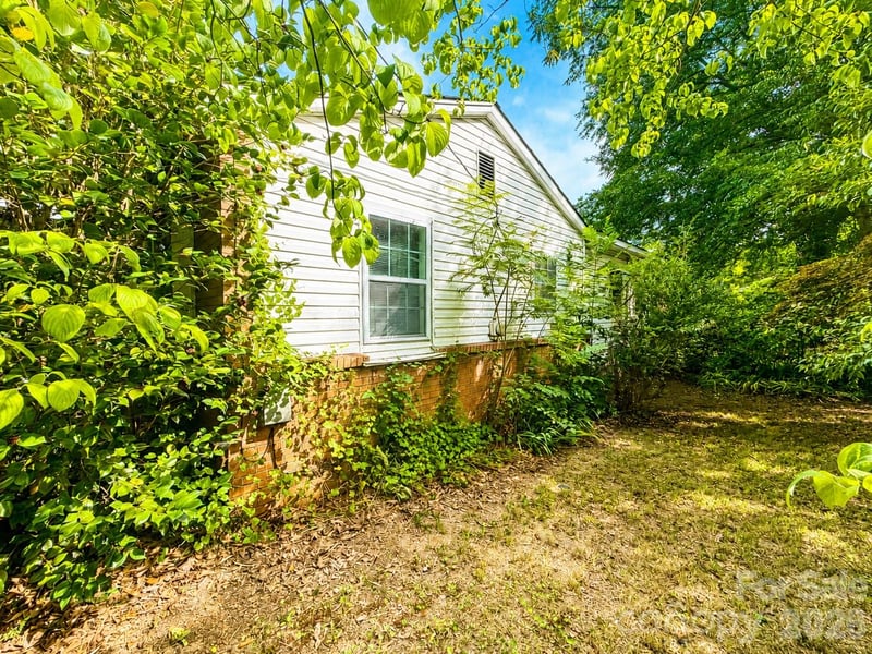 128 Hilltop Dr, Gastonia, NC 28054