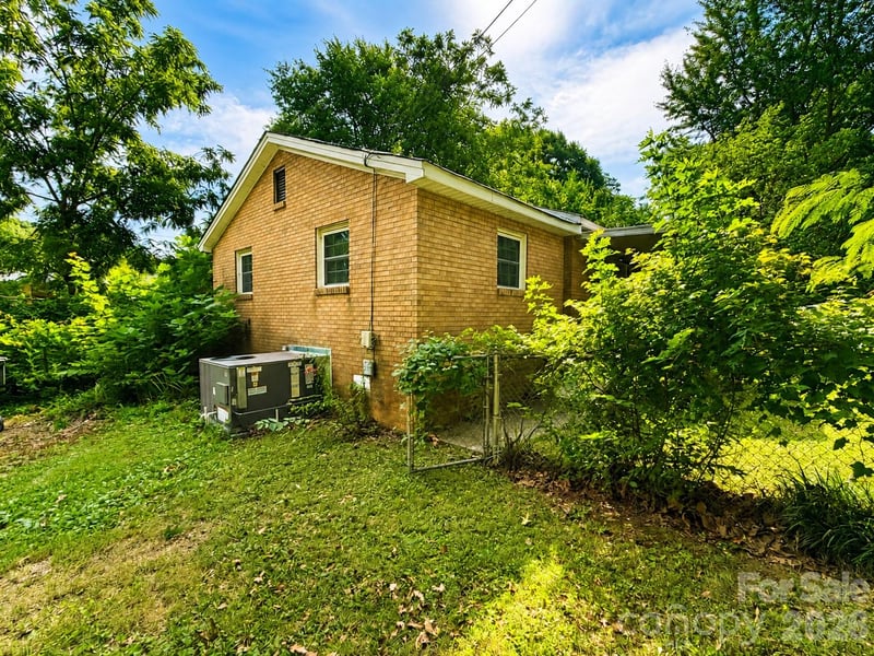 128 Hilltop Dr, Gastonia, NC 28054