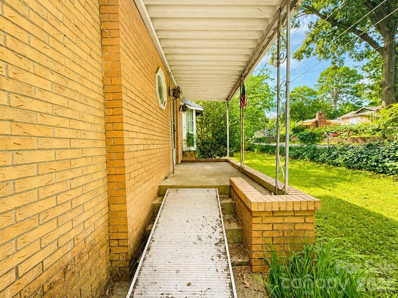 128 Hilltop Dr, Gastonia, NC 28054