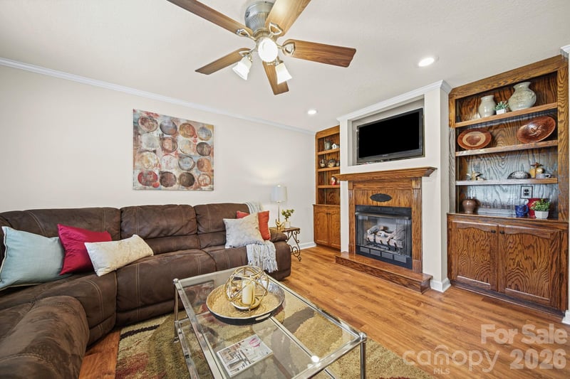 2013 Silvertip Ct, Belmont, NC 28012