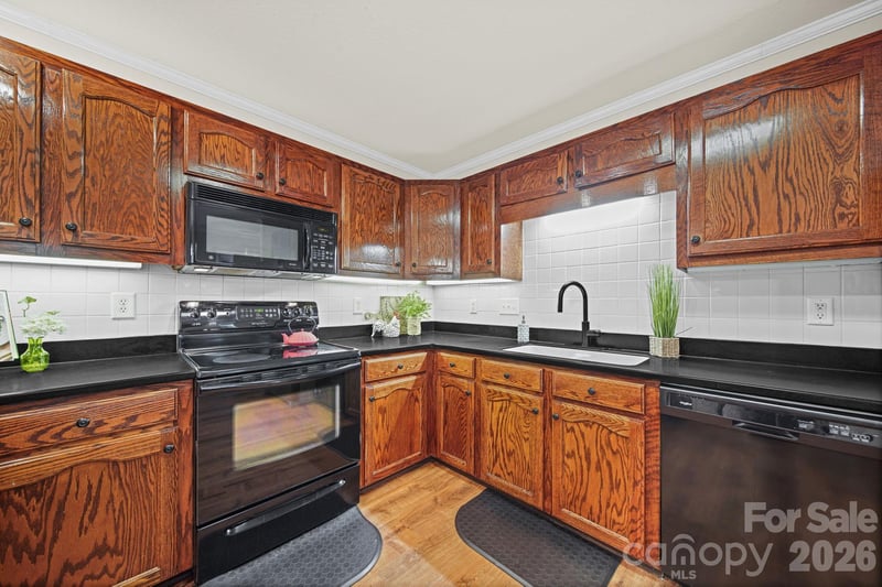 2013 Silvertip Ct, Belmont, NC 28012
