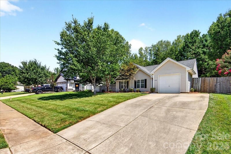 8732 Brookstead Meadow Ct, Charlotte, NC 28215