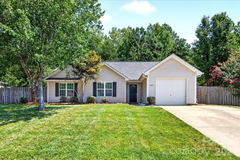 8732 Brookstead Meadow Ct, Charlotte, NC 28215