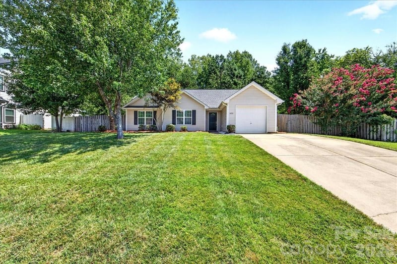 8732 Brookstead Meadow Ct, Charlotte, NC 28215