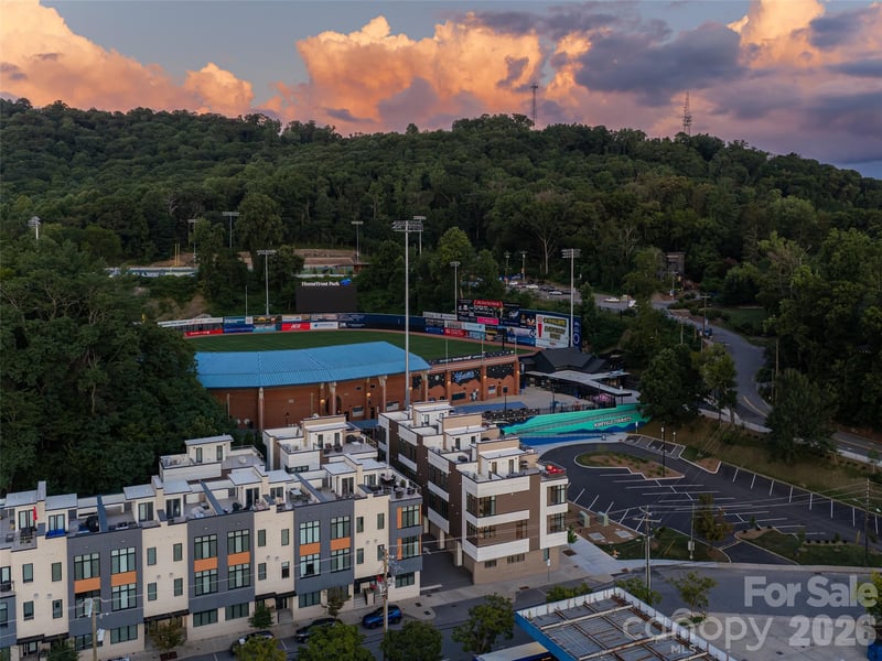 1 Bauhaus Ct, Asheville, NC 28801