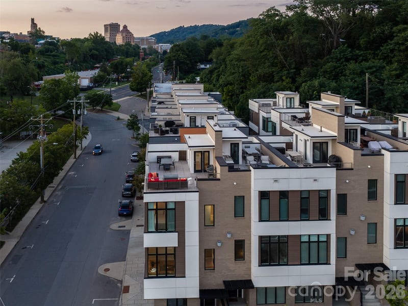 1 Bauhaus Ct, Asheville, NC 28801