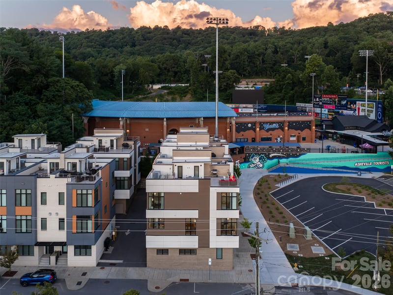 1 Bauhaus Ct, Asheville, NC 28801