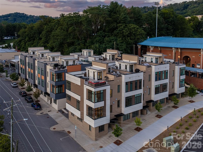 1 Bauhaus Ct, Asheville, NC 28801