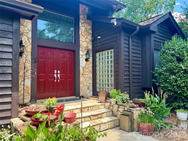 200 Foxlair Ct, Matthews, NC 28105