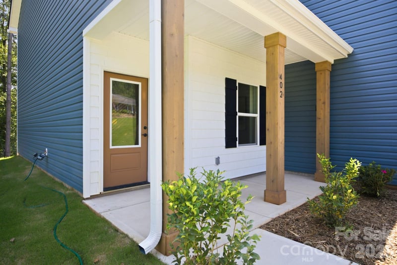 402 North St, Dallas, NC 28034