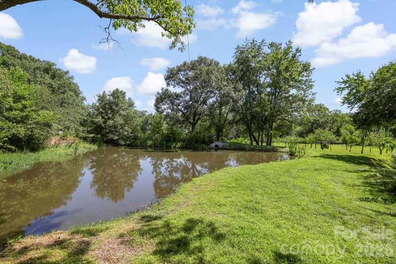 200 Newman Dr, Hendersonville, NC 28792