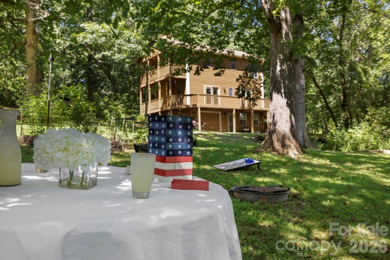 200 Newman Dr, Hendersonville, NC 28792