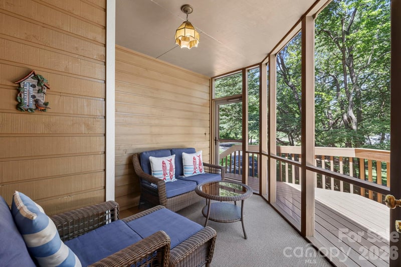 200 Newman Dr, Hendersonville, NC 28792