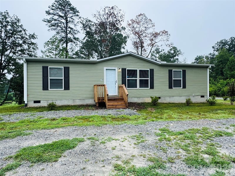 290 Poppy Acres Ln, Flat Rock, NC 28726