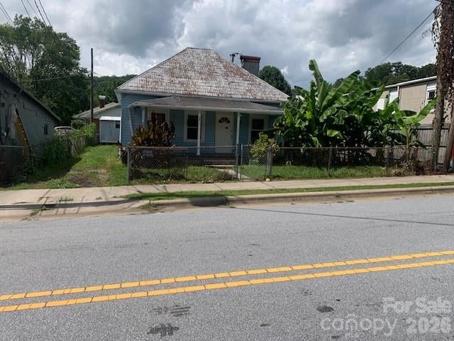 28 Chestnut St, Rosman, NC 28712