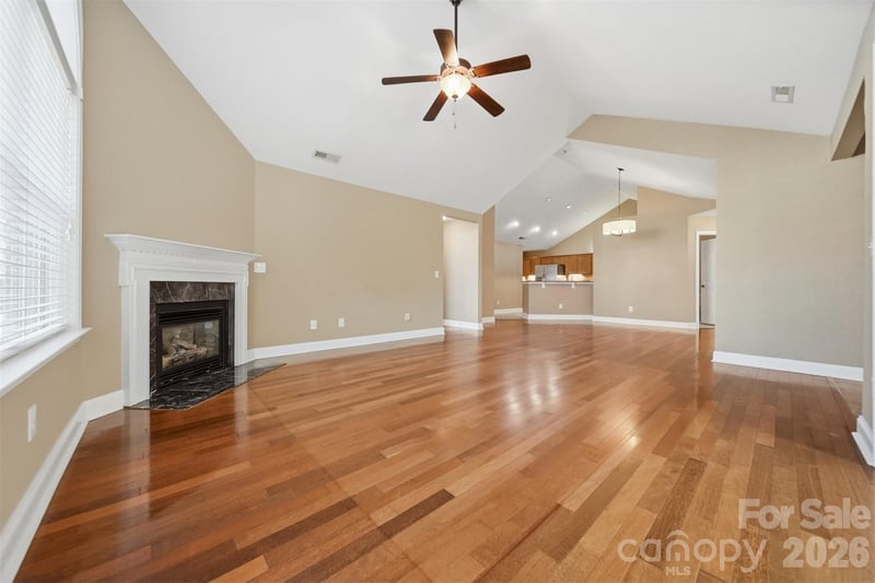 808 Wynnshire Dr #B, Hickory, NC 28601