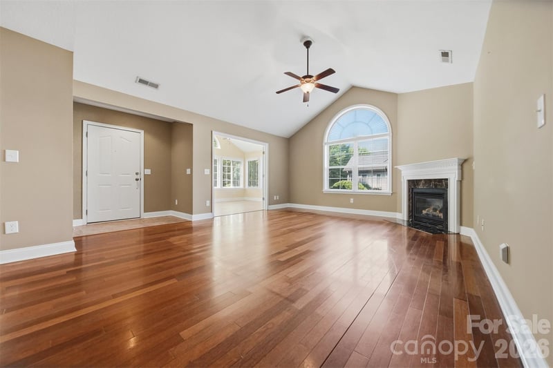808 Wynnshire Dr #B, Hickory, NC 28601