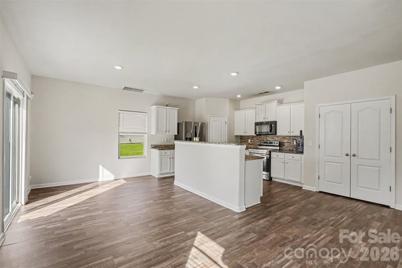 8411 Highgate Dr, Charlotte, NC 28215