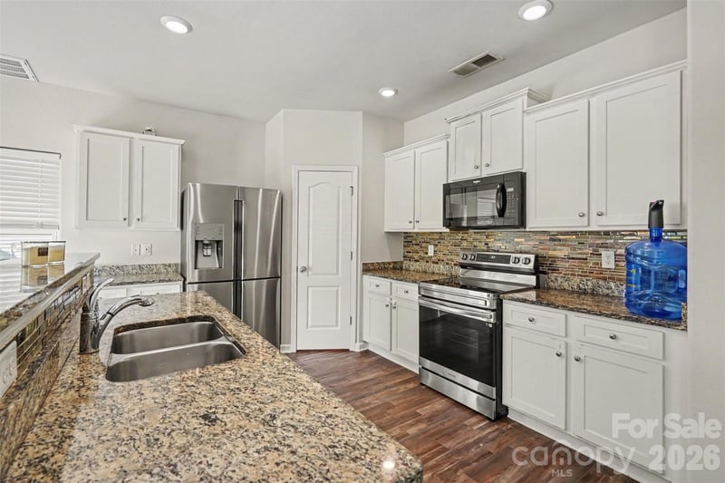 8411 Highgate Dr, Charlotte, NC 28215