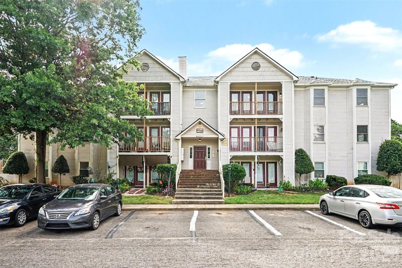 6165 Meadow Rose Ln, Charlotte, NC 28215