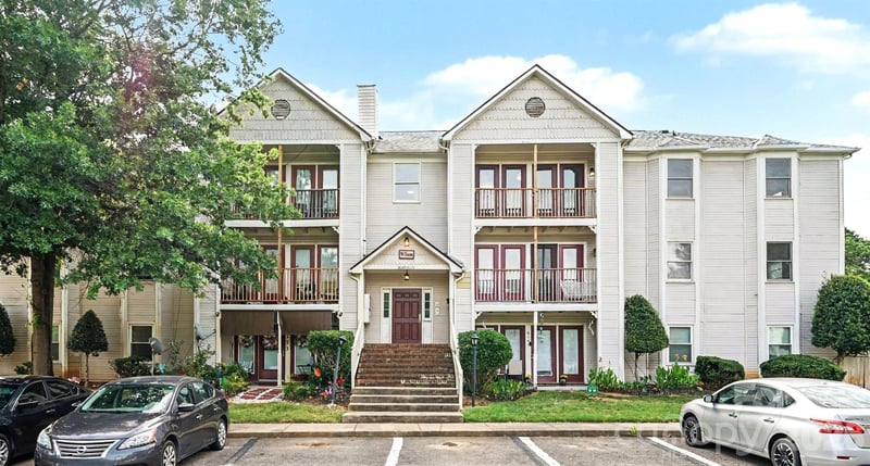 6165 Meadow Rose Ln, Charlotte, NC 28215