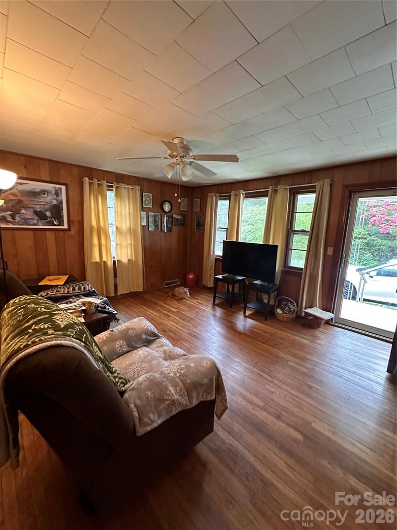 107 Vida Ln, Cherryville, NC 28021