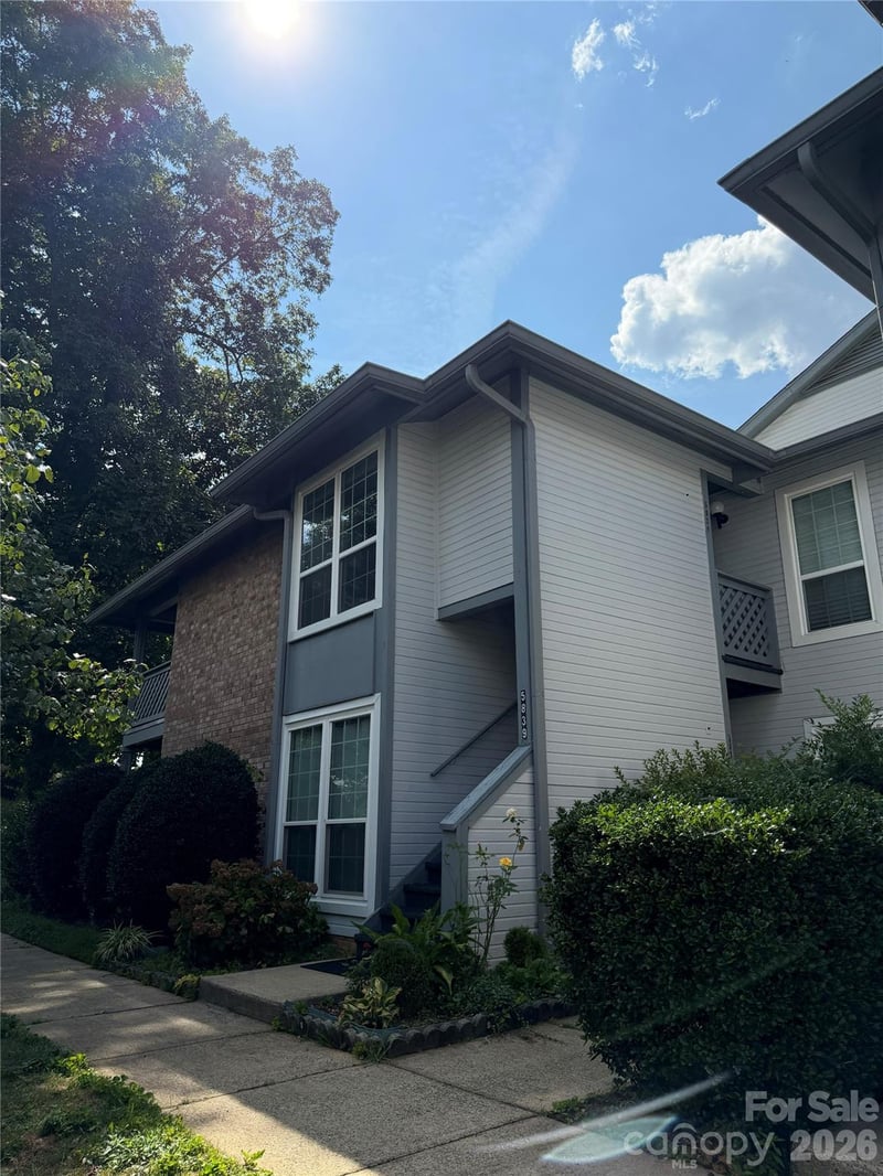 5839 Harris Grove Ln, Charlotte, NC 28212
