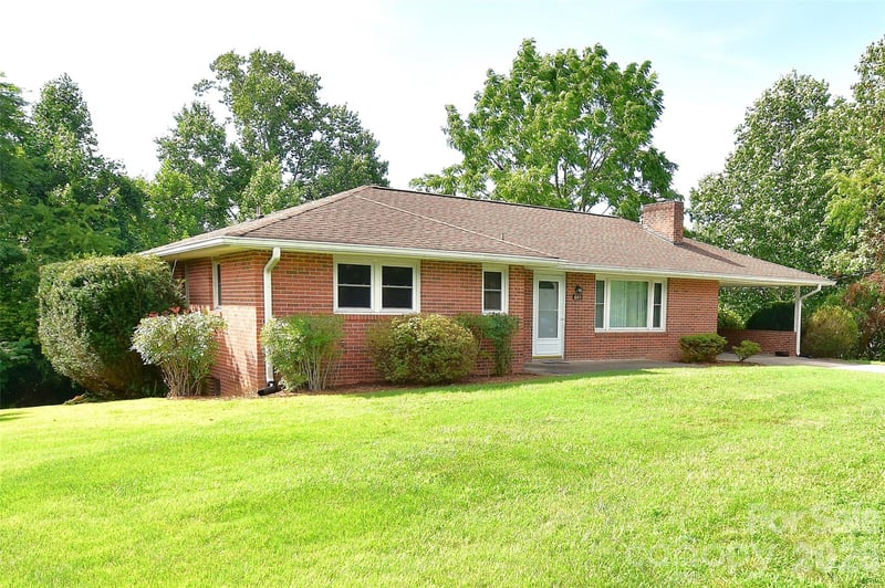 605 Buena Vista Dr, Hendersonville, NC 28792
