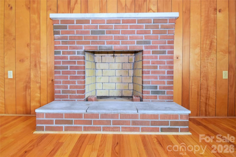 605 Buena Vista Dr, Hendersonville, NC 28792