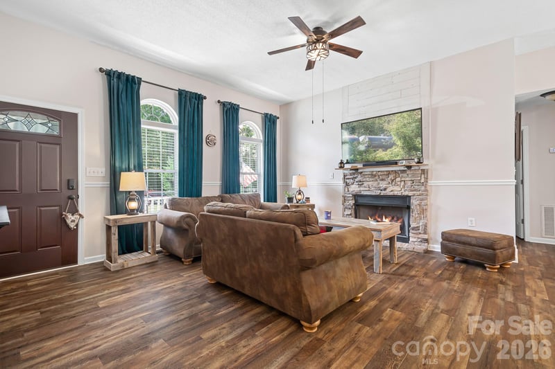 138 Valley Glen Dr, Troutman, NC 28166