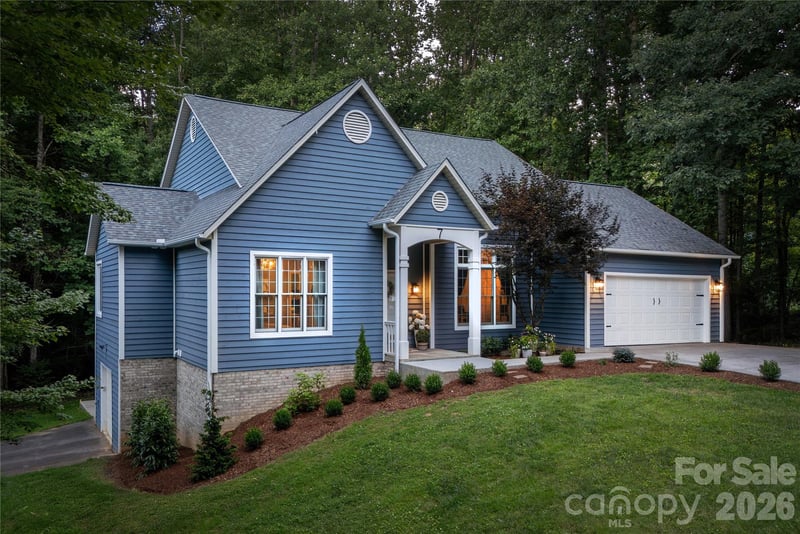 7 Oak Hollow Dr, Asheville, NC 28805