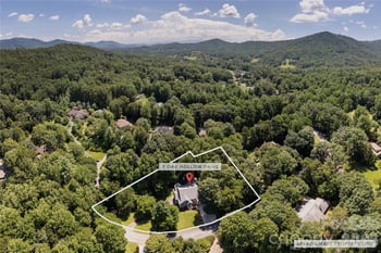 7 Oak Hollow Dr, Asheville, NC 28805