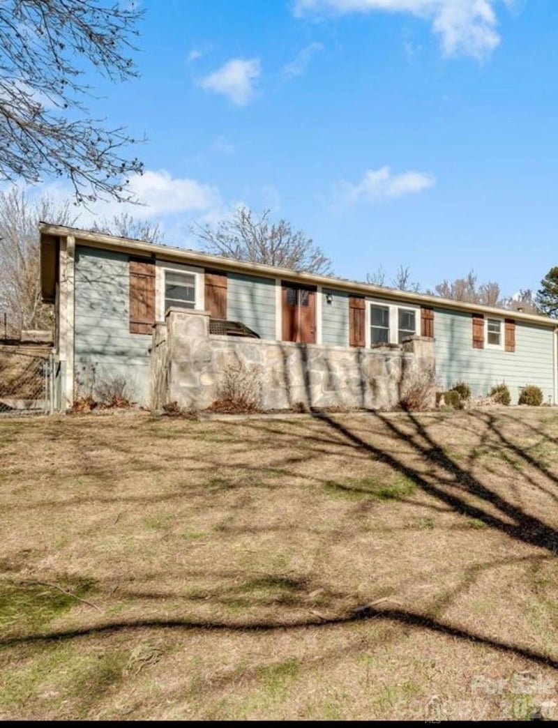 213 Sandy Creek Ct, Hendersonville, NC 28792