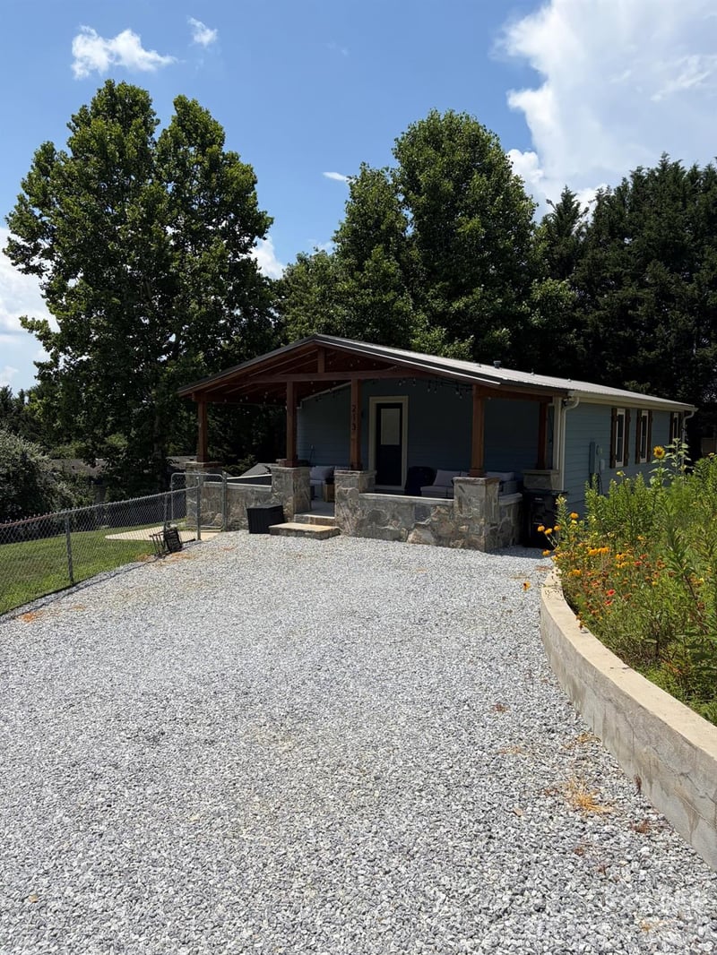 213 Sandy Creek Ct, Hendersonville, NC 28792