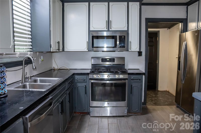 3413 1st Avenue Cir NW, Hickory, NC 28601
