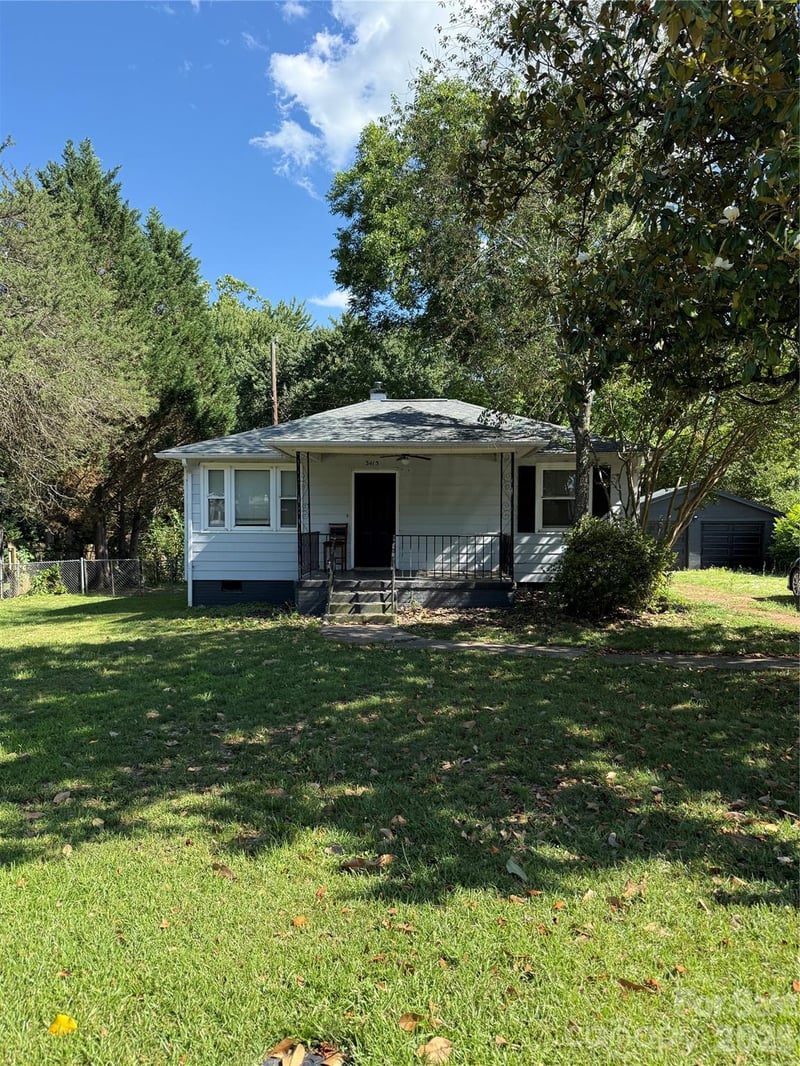 3413 1st Avenue Cir, Hickory, NC 28601