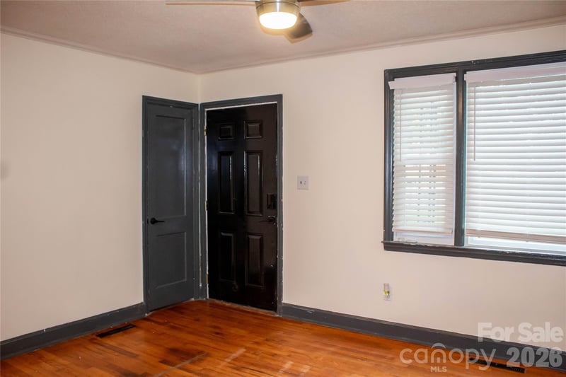 3413 1st Avenue Cir NW, Hickory, NC 28601