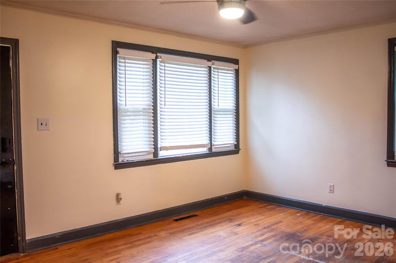 3413 1st Avenue Cir NW, Hickory, NC 28601