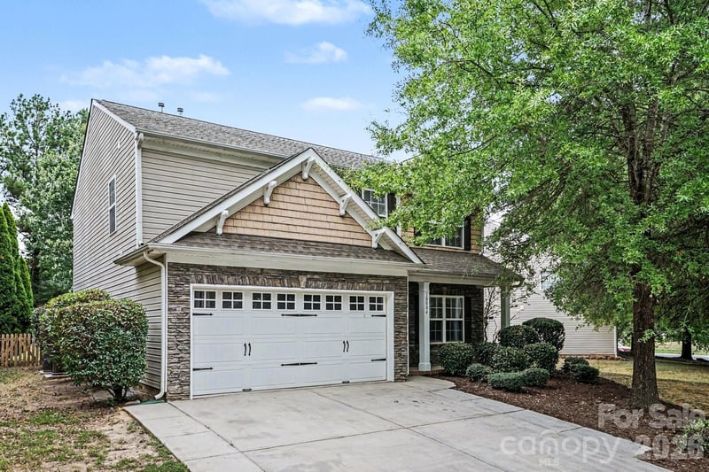 10004 Barrands Ln, Charlotte, NC 28278