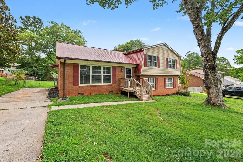 630 Colonial Dr, Statesville, NC 28625