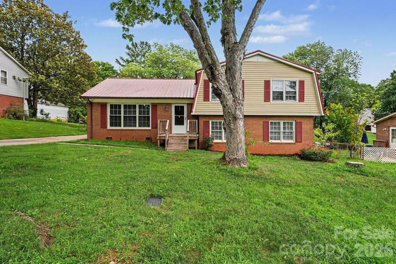 630 Colonial Dr, Statesville, NC 28625