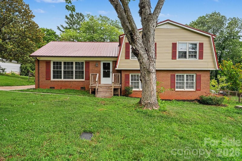 630 Colonial Dr, Statesville, NC 28625