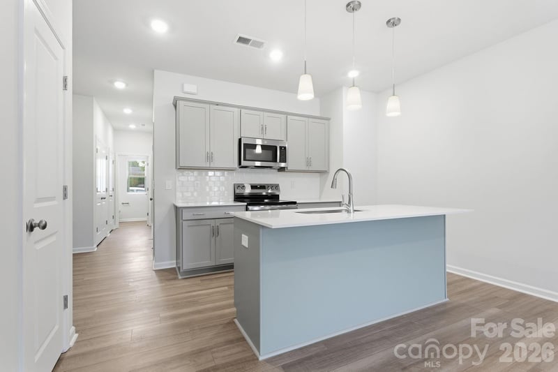4614 Lakeview Rd, Charlotte, NC 28216