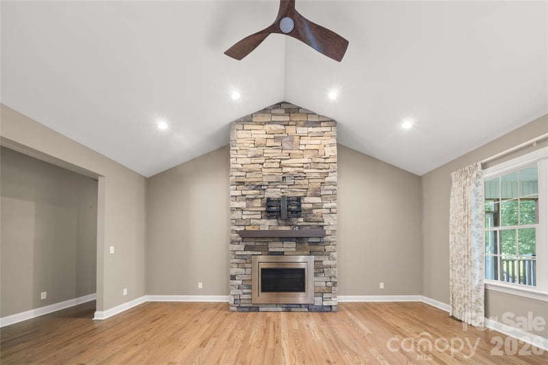 14 Waterbury Ct, Hendersonville, NC 28791